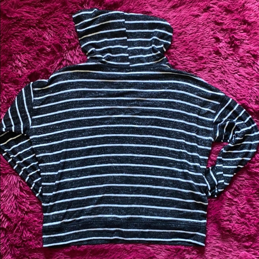 AEO NWOT crop plush black & white striped hoodie - Picture 4 of 8